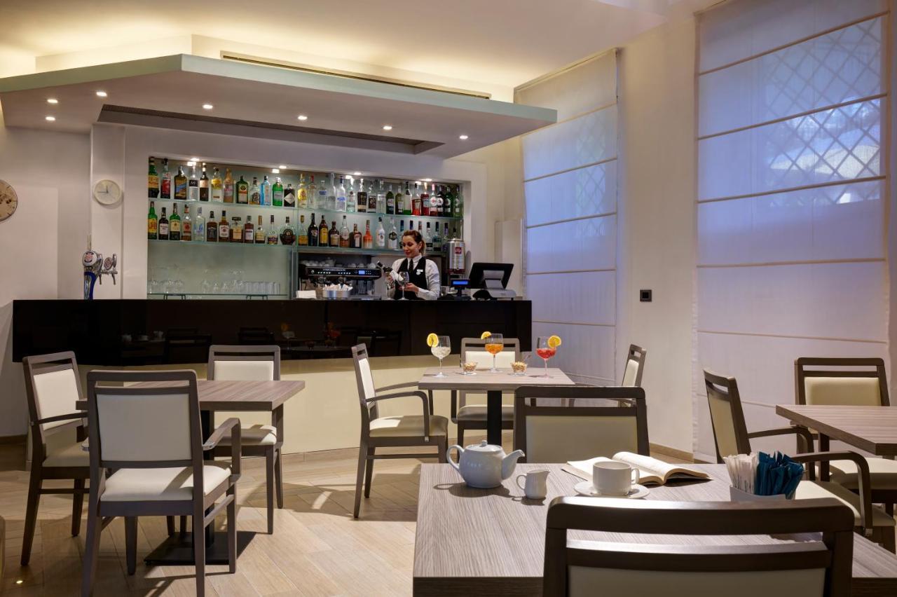 Hotel Occidental Aurelia Roma Esterno foto