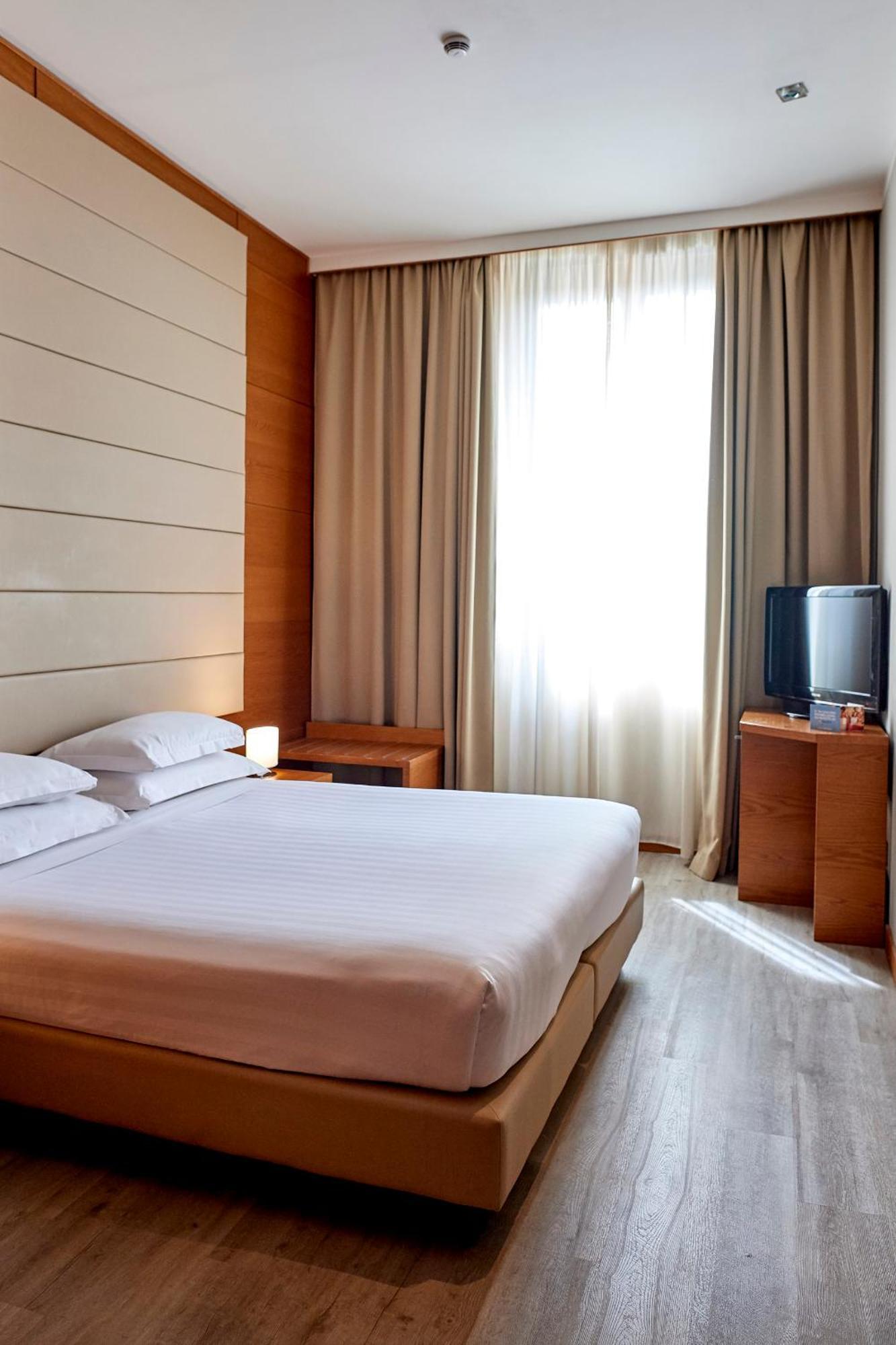 Hotel Occidental Aurelia Roma Esterno foto